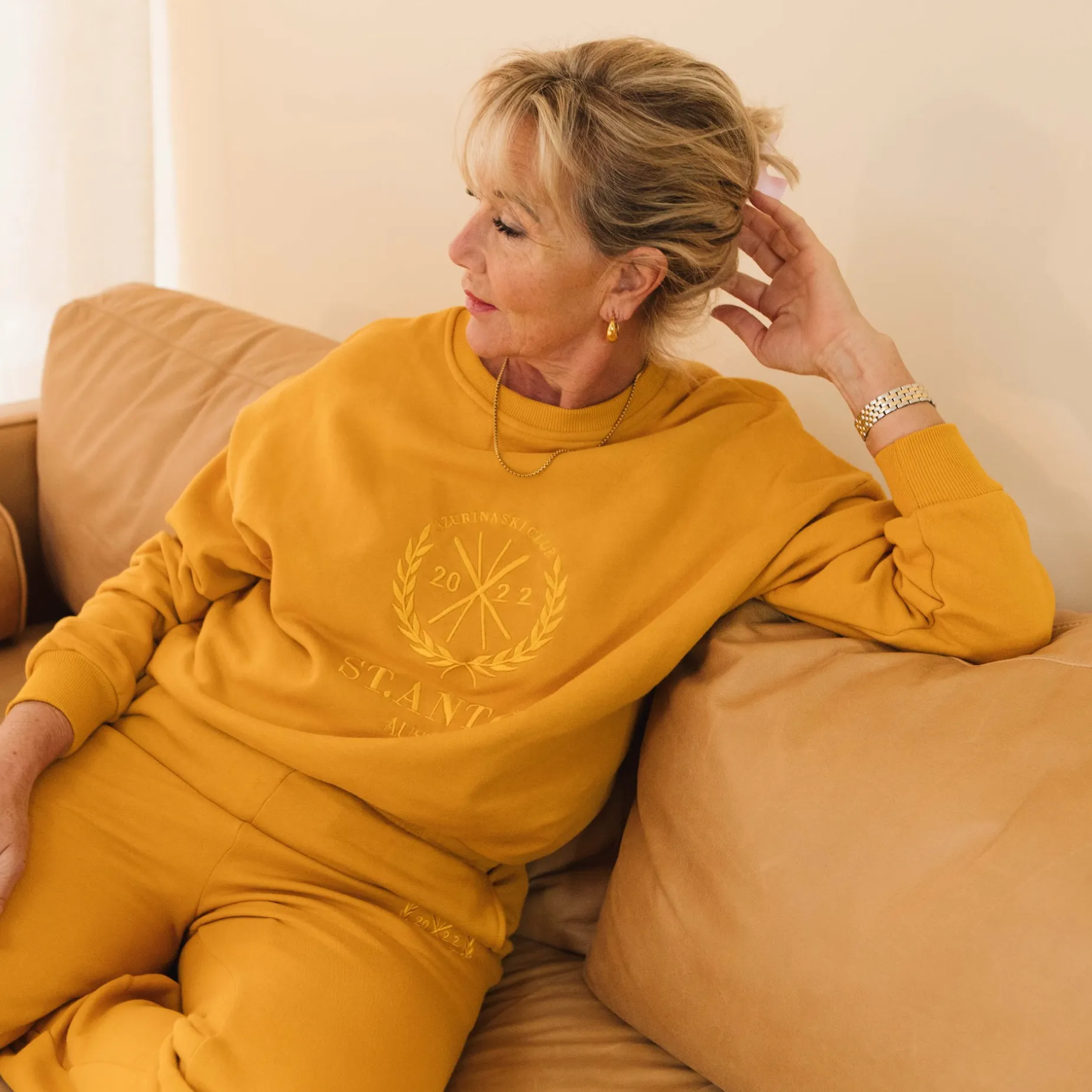 Azurina Ski 'St Anton' Sweatshirt in Gold