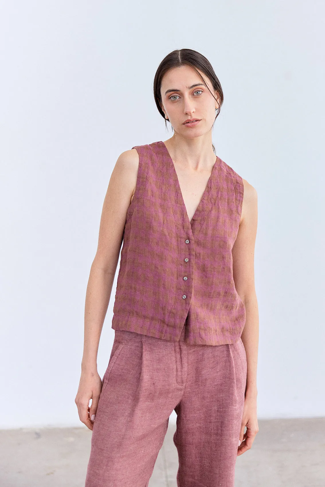 Buttoned Linen Vest Top - Ciruela