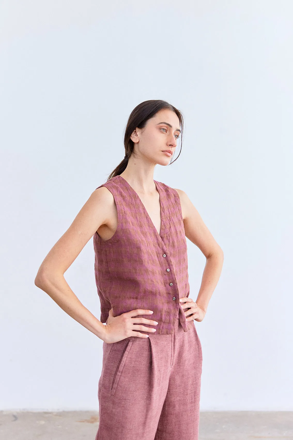 Buttoned Linen Vest Top - Ciruela