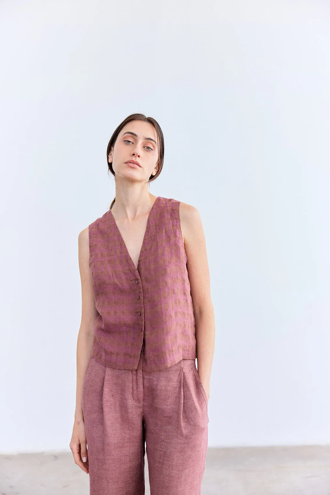 Buttoned Linen Vest Top - Ciruela