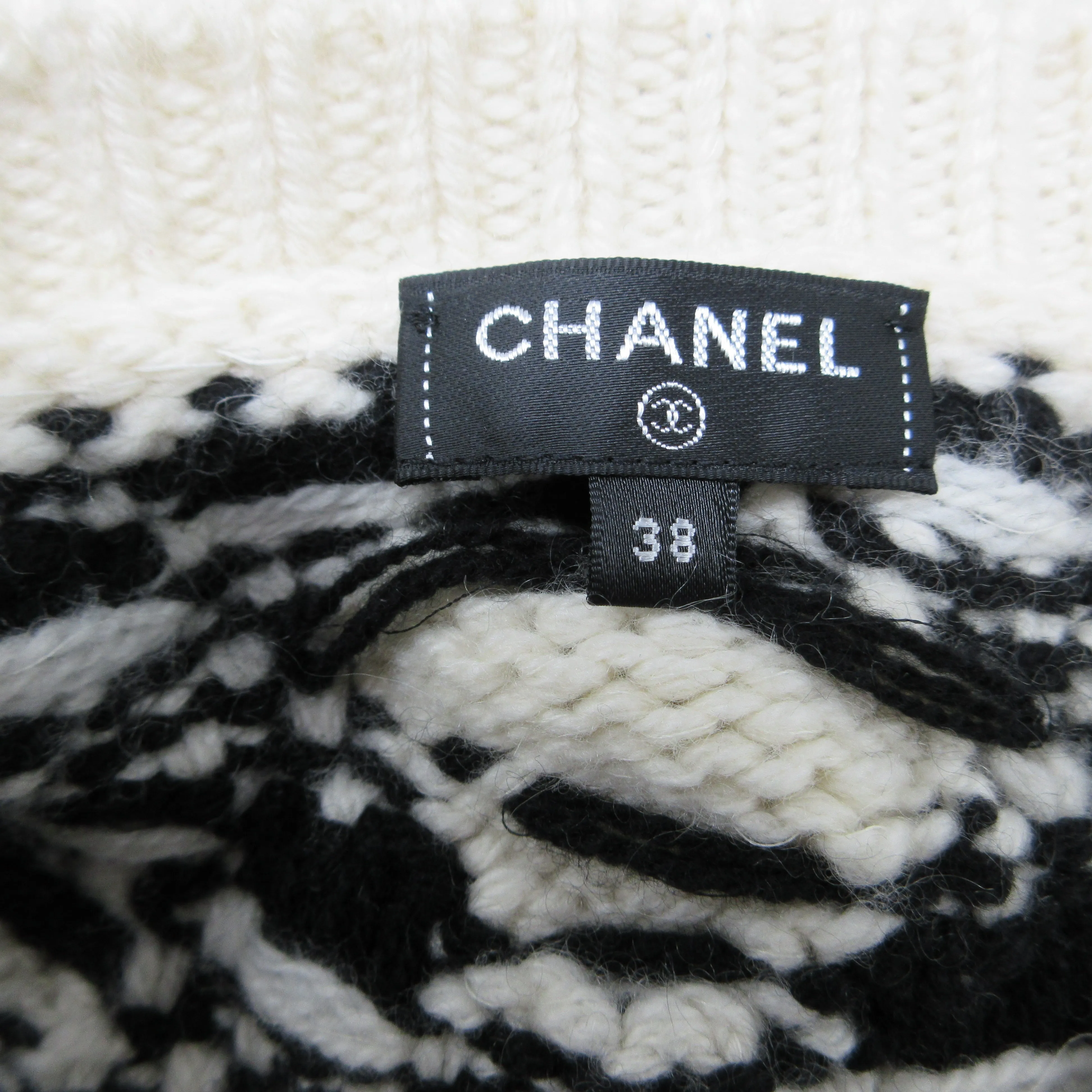 Chanel Ivory / Black Cashmere and Silk Diamond Knit Sweater