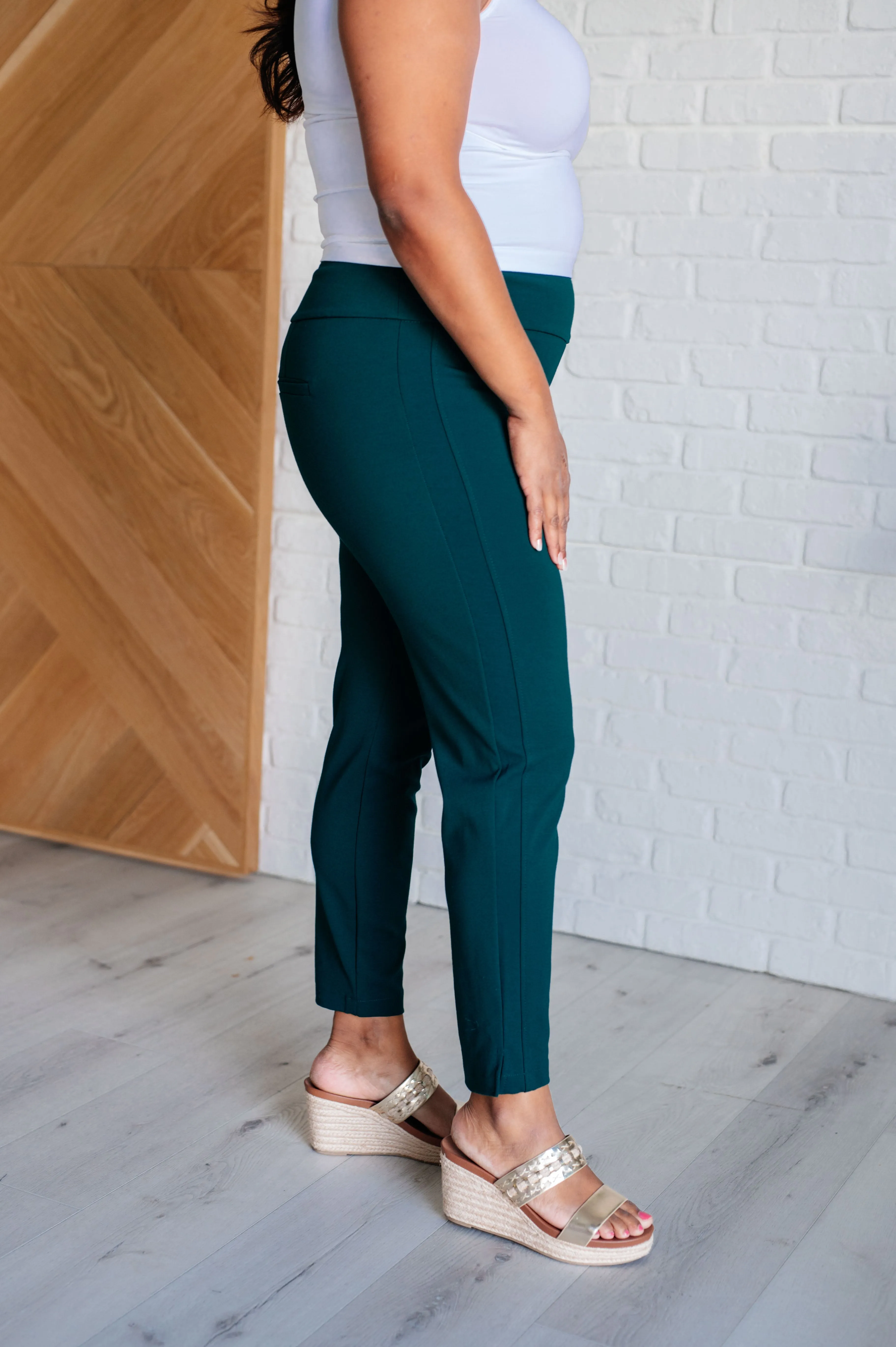 Magic Ankle Crop Skinny Pants in Hunter Green