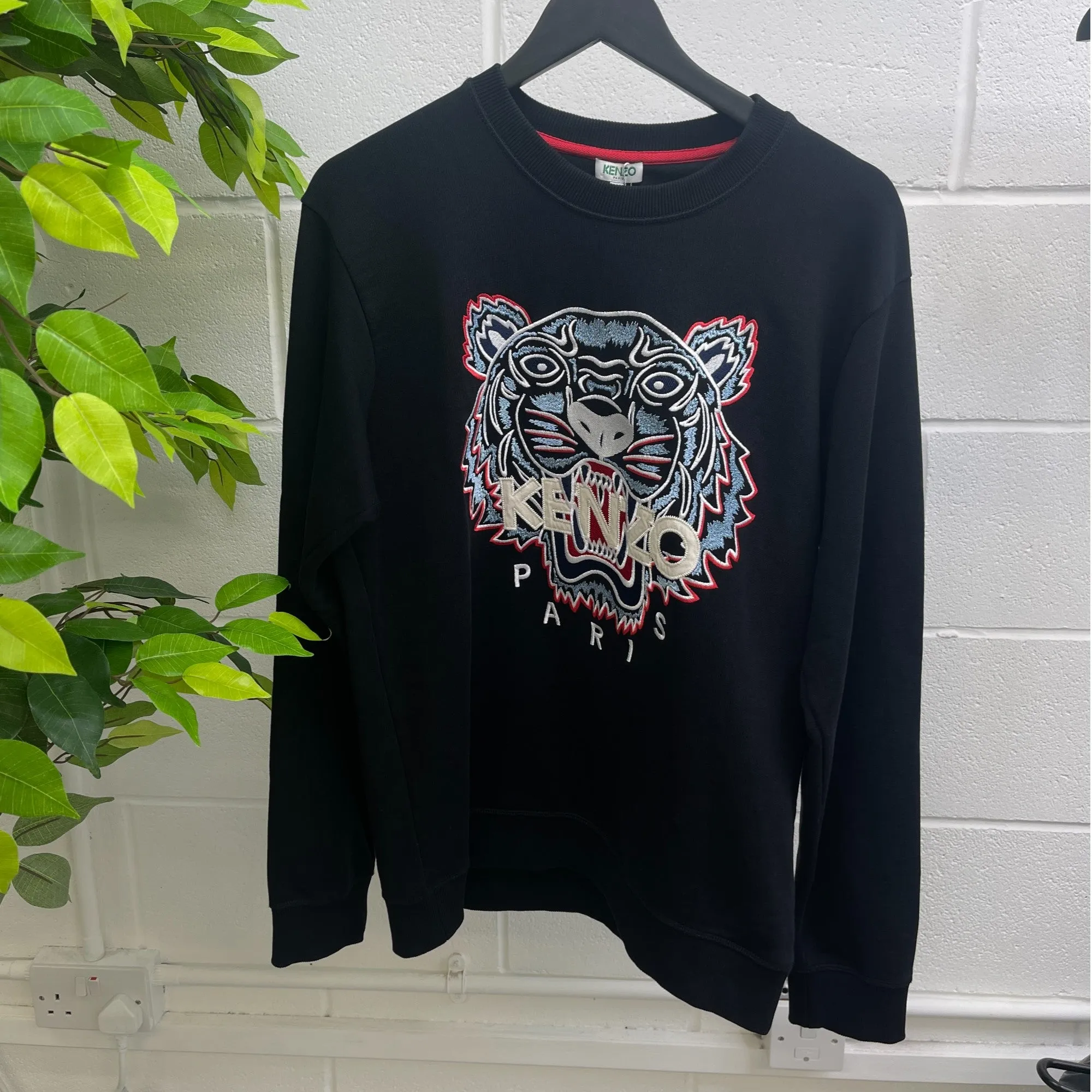 Men's Embroidered Tiger Sweatshirt Black Size L