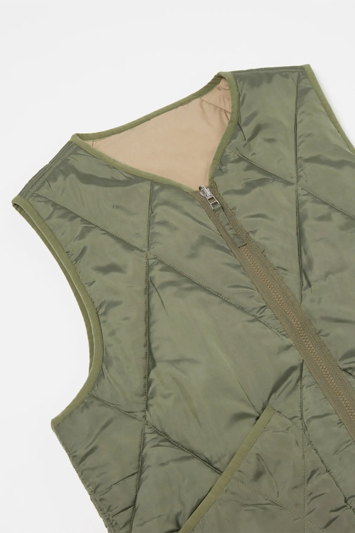 Universal Works - Reversible Military Liner Gilet In Olive / Sand Diamond Quilt