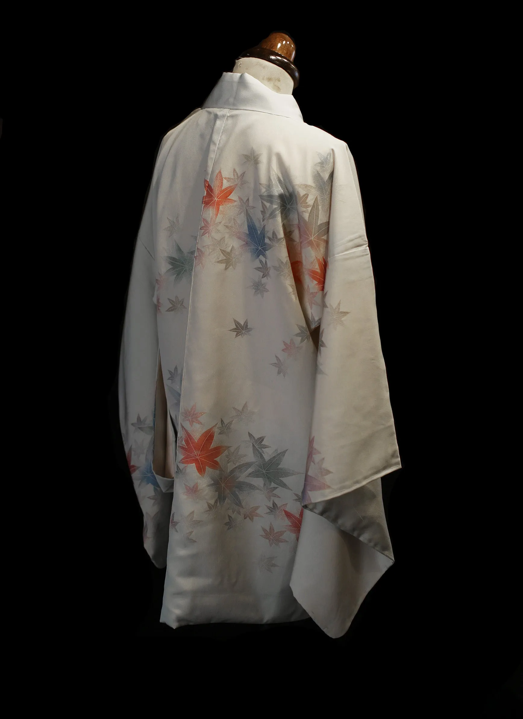 Vintage 1950s Ivory Leaf Design Kimono Jacket